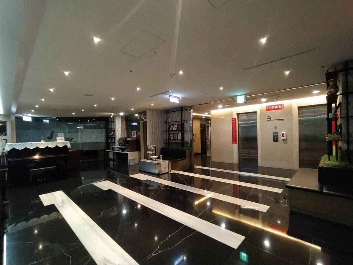 Hotel J Taoyuan Pingzhen Eksteriør bilde