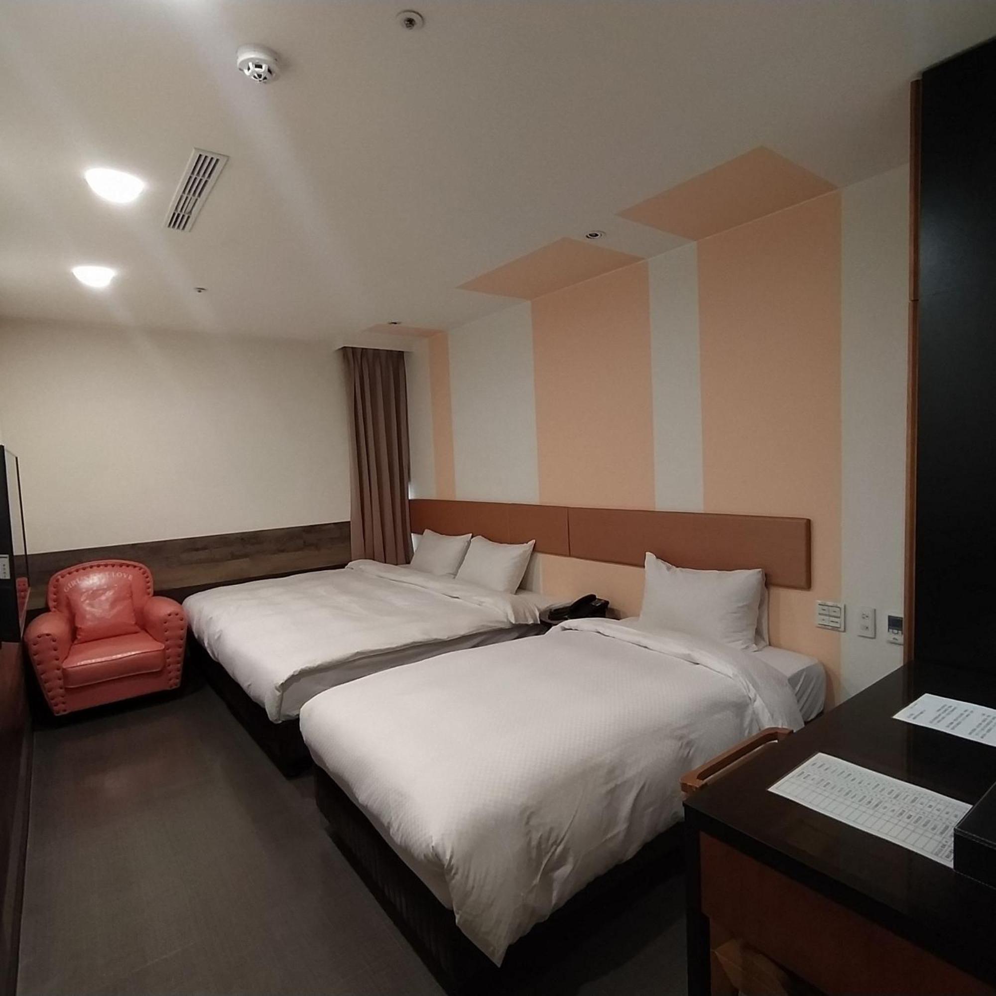 Hotel J Taoyuan Pingzhen Eksteriør bilde